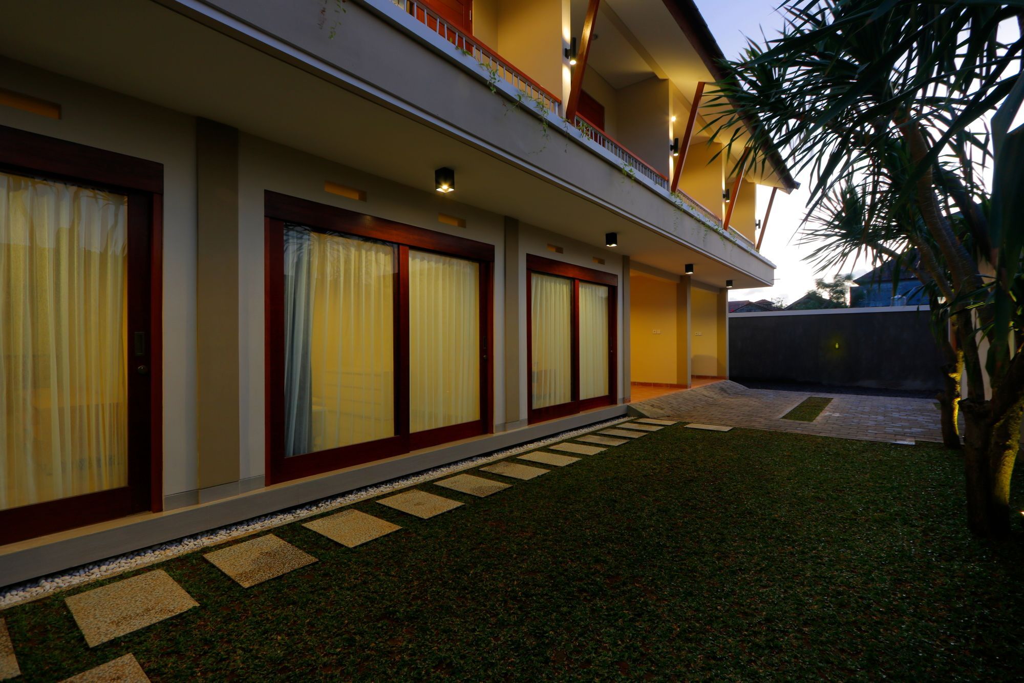 Iconic Bali Living Bed & Breakfast Dempasar Exterior foto